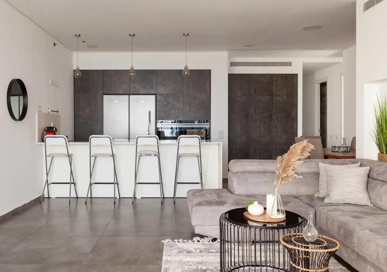 Oַ&O Group- Luxury Penthouse Jacuzzi Sea 36 Floor Appartement Bat Yam Buitenkant foto